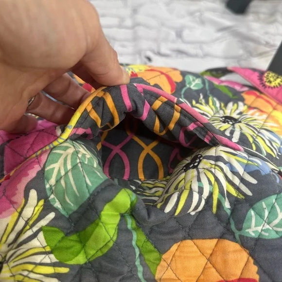 Vera Bradley Quilted Floral Shoulder/Crossbody Bag – W/ Tumbler Retired Pattern‎ - Picture 8 of 16